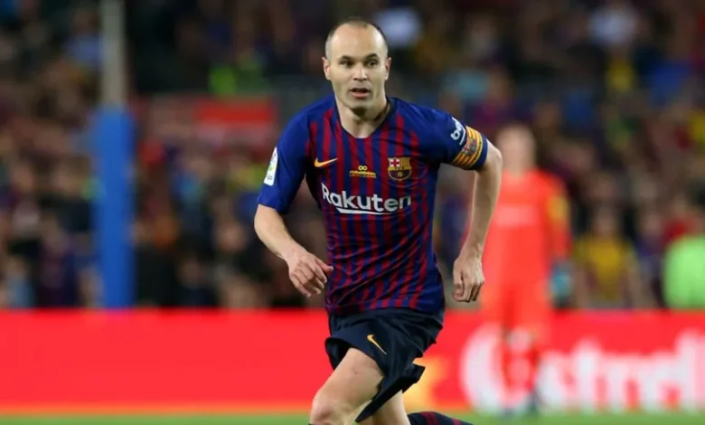 إنييستا يودع كرة القدم بدموع وعواطف جياشة