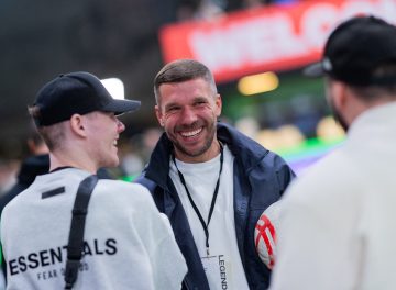 عودة لوكاس بودولسكي إلى كولن في مباراة تكريمية