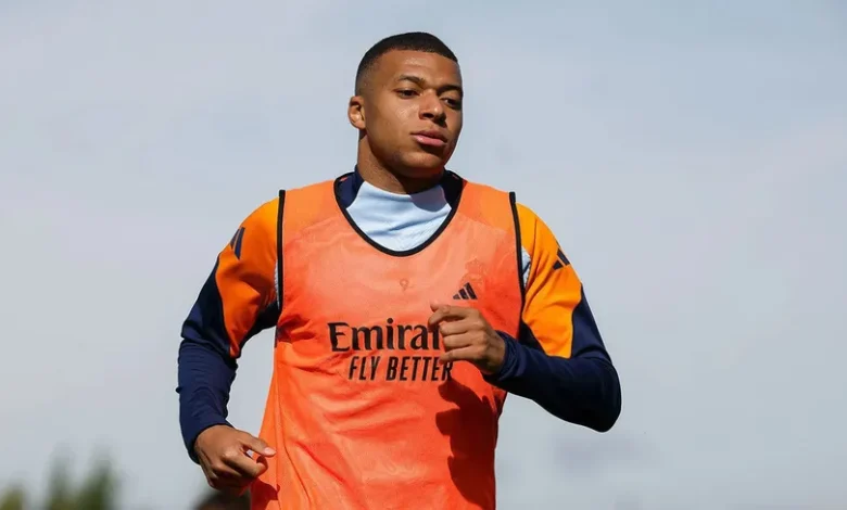 مبابي ومشاركته مع ريال مدريد تثير الجدل في فرنسا