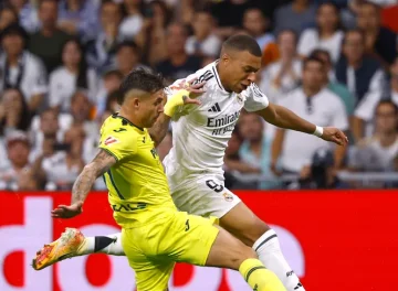 مبابي يقضي ليلة في ستوكهولم خلال غياب المنتخب